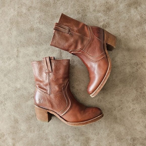 Frye Jane Trapunto Bootie - Picture 2 of 9